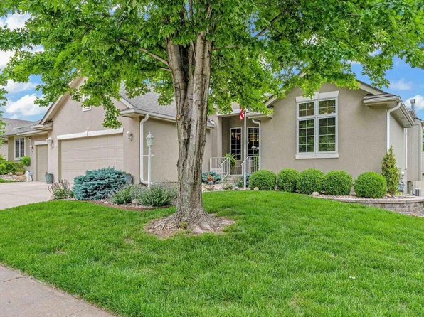2418 SW Queens Way, Topeka, KS 66614
