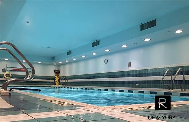 Sold by R New York | media 27