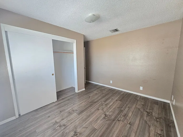 413 S Sunset Ave — Photo 6