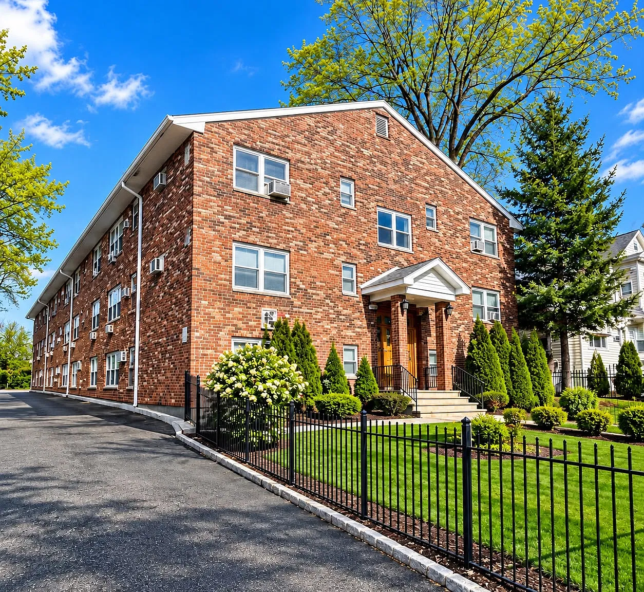 450 Walnut Street — Photo 1