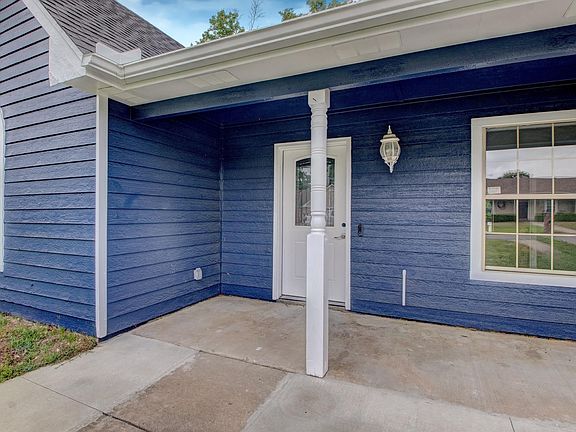3rd image of 44 Red Oak Dr