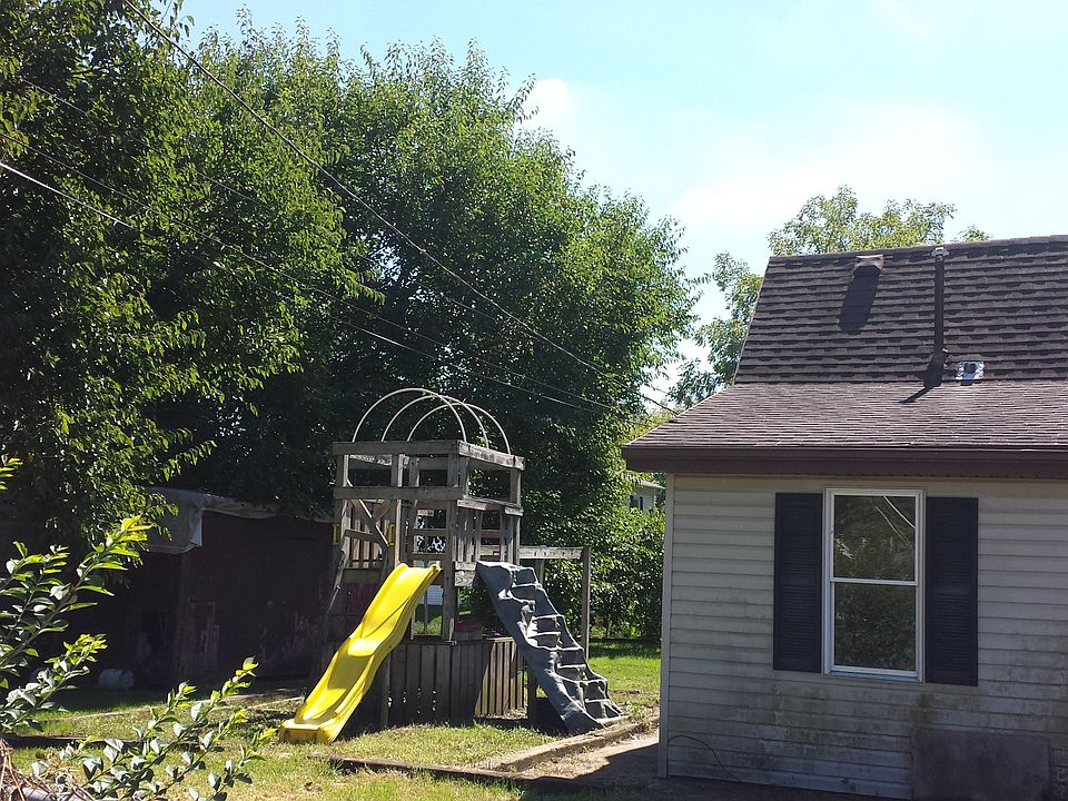 2nd image of 90 NW G St