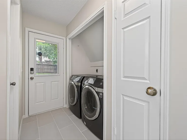 106 Breezy Point Pl — Photo 15