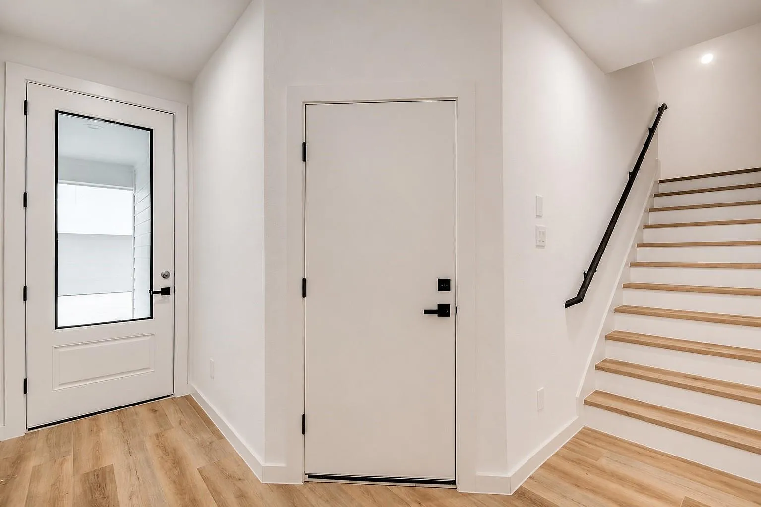 3 bed, 3.5 bath, 1666 sqft, $2,600 — Photo 2