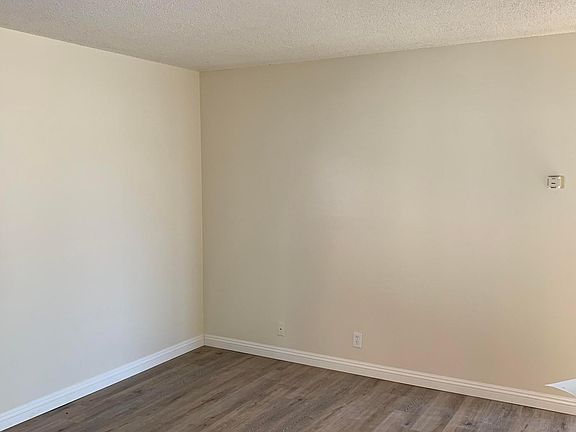 2nd image of 1052 E Villa St Unit 1