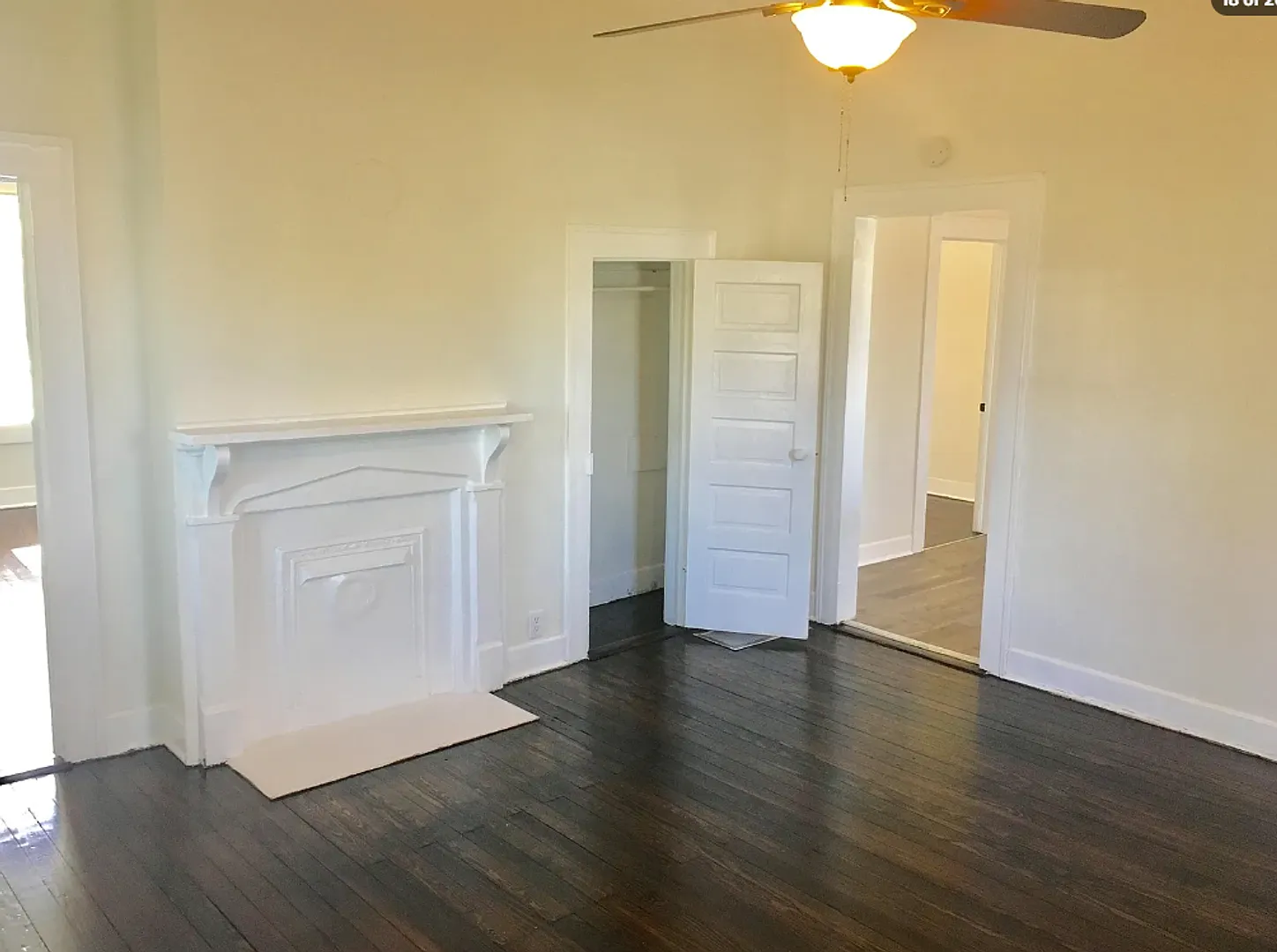 Beautiful 2 Bedroom 1 Bathroom Home with Spacious Living and Backyard — Photo 3