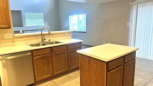 3 bed, 2678 sqft, $2,995 — Photo 4
