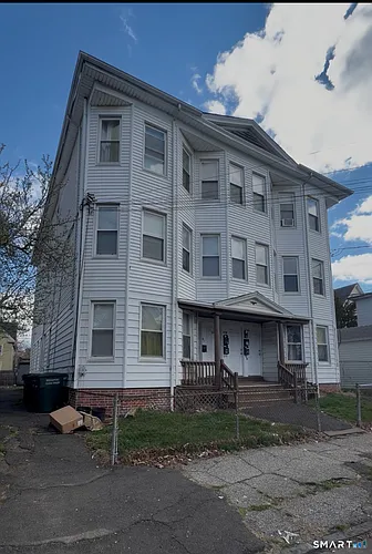 120 Rennell St Photo 1