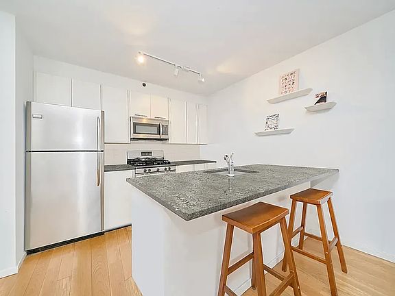 5th image of 307 Atlantic Ave #4R