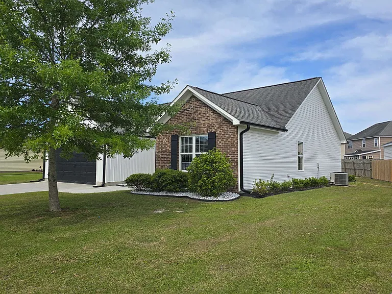 302 Kingston Rd — Photo 3