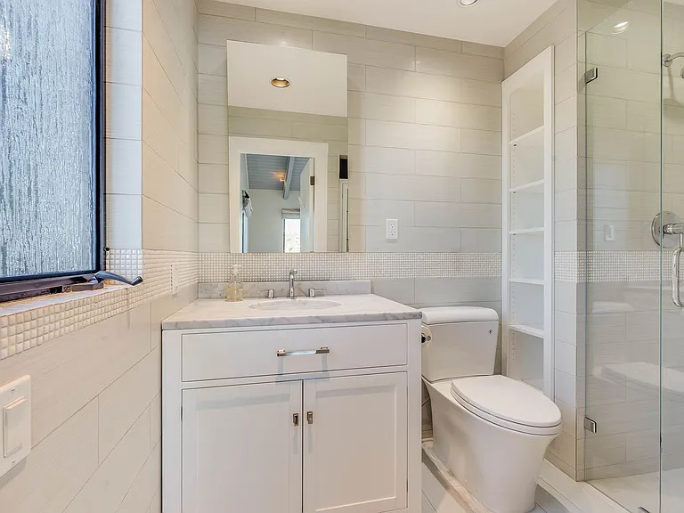 363 E Strawberry Dr — Photo 30
