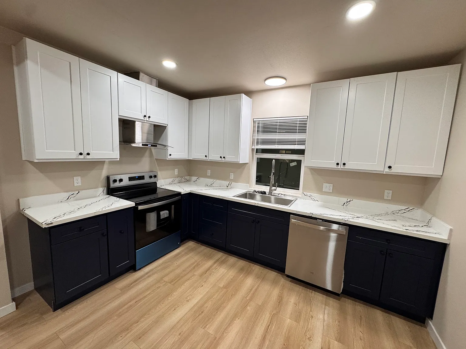 3 bed, 1.5 bath, 1548 sqft, $2,600 — Photo 1