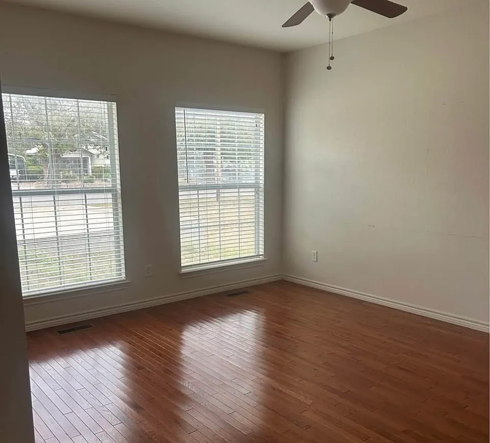 3 bed, $1,500 — Photo 2