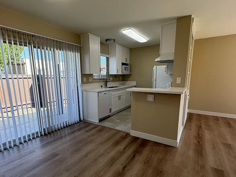 Portofino Apartments — Photo 23