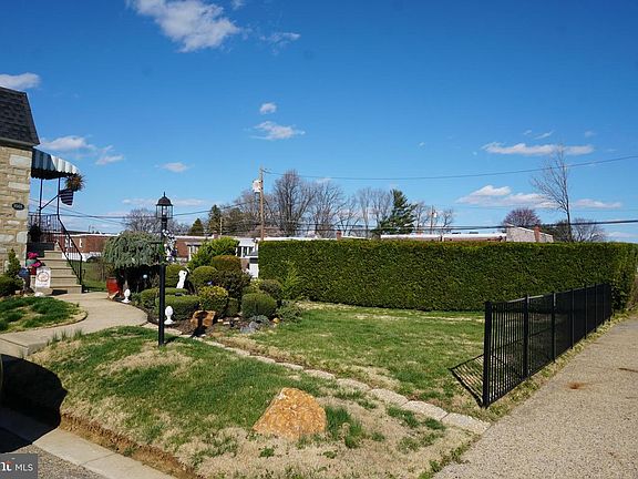 3rd image of 9988 Woodfern Rd