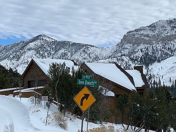 4th image of 4867 Snow White Rd