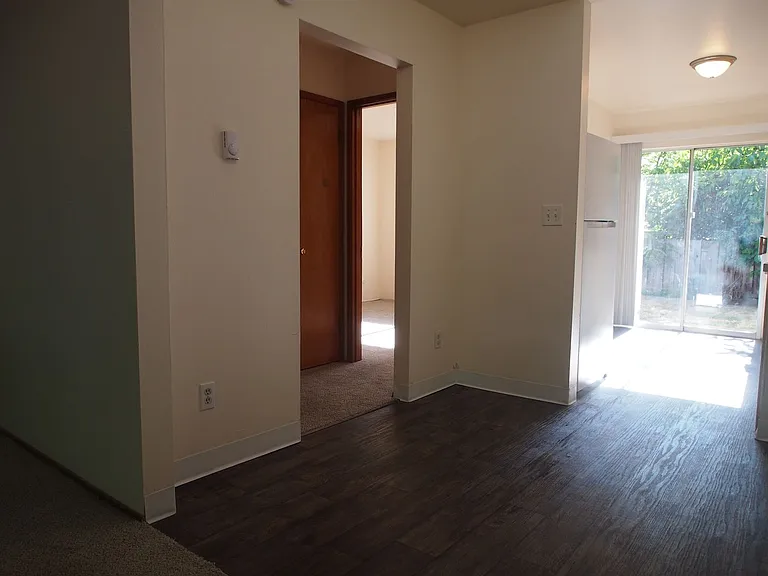 2737 SE 162nd Ave — Photo 3