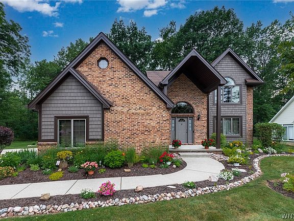 3rd image of 299 Deerwood Ln