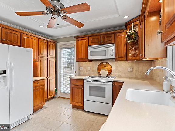 3rd image of 6507 Jonestown Rd