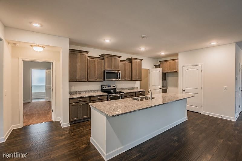 1st image of 611 Inez Dr