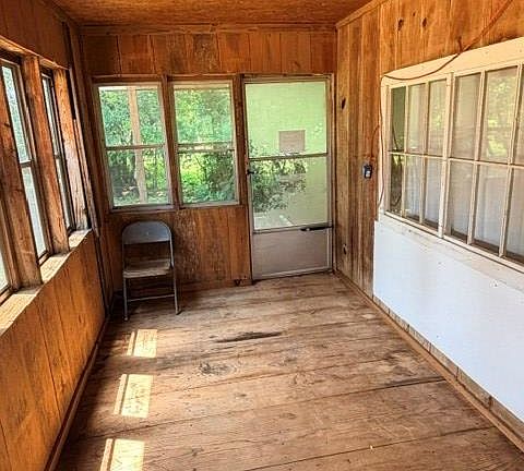 5th image of 2286 McLeod Rd