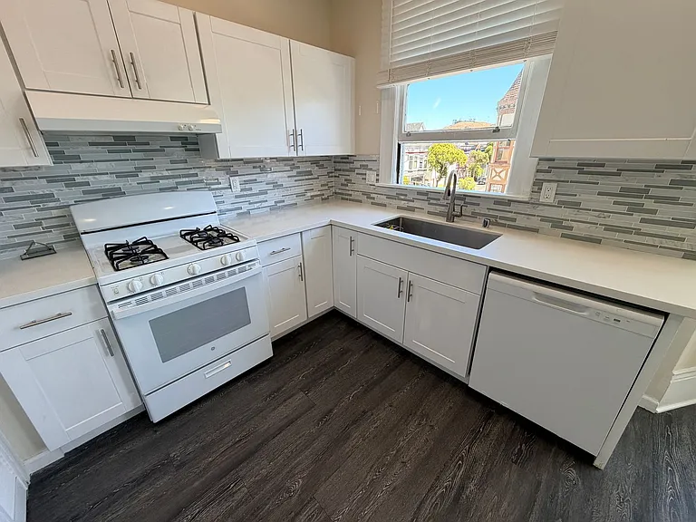 994-998 Guerrero St — Photo 14