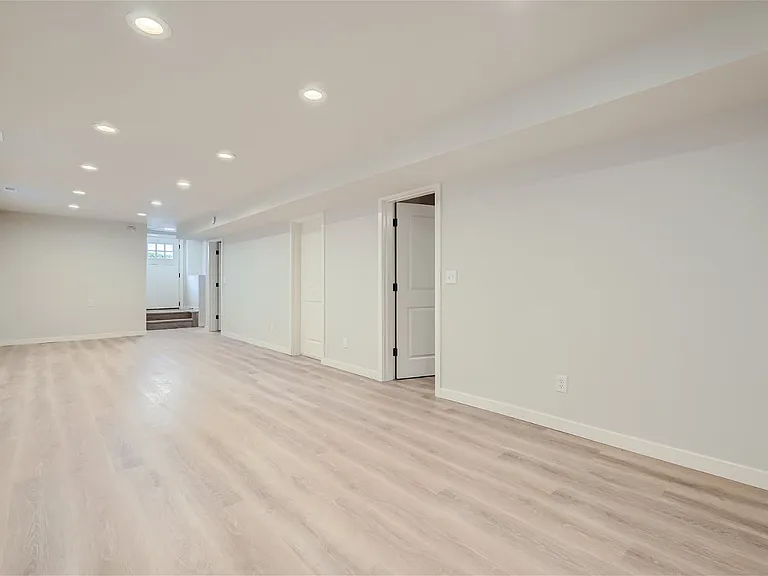 1704 S Hanford St — Photo 17