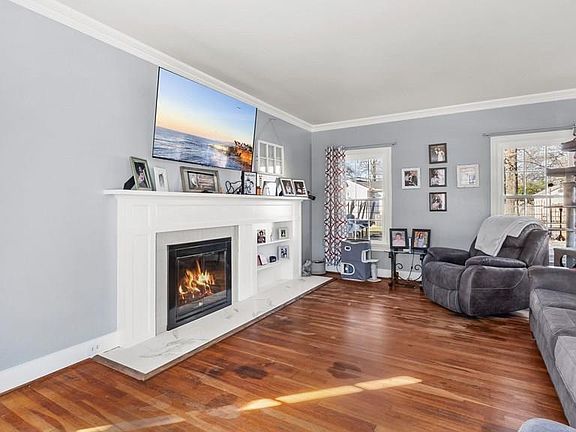 3rd image of 3401 Pine St