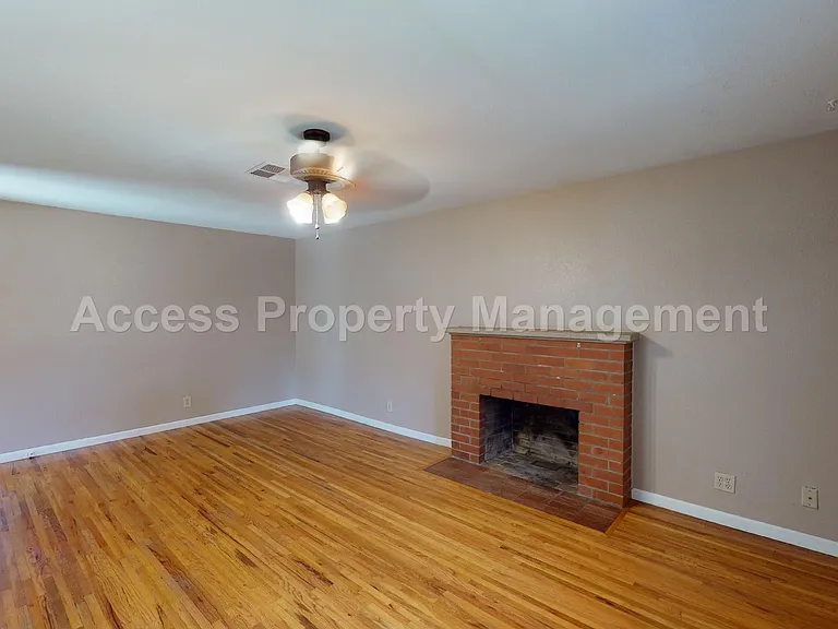 1002 Phelps Ave — Photo 11