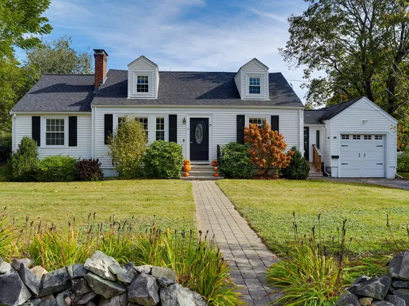 15 Lowell Mason Rd, Medfield, MA 02052