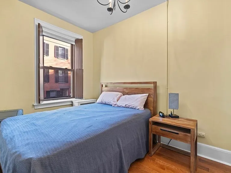 33 Irving St #4 — Photo 6