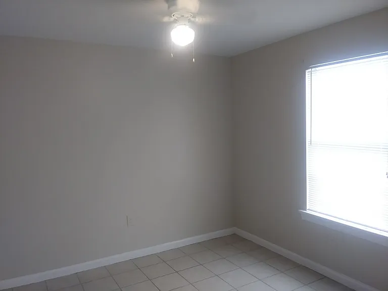 2325-2327 Winthrop St — Photo 7