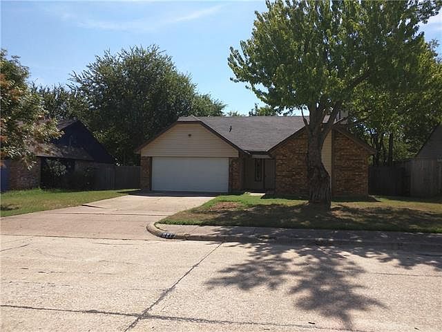 1st image of 821 Woodcrest Dr