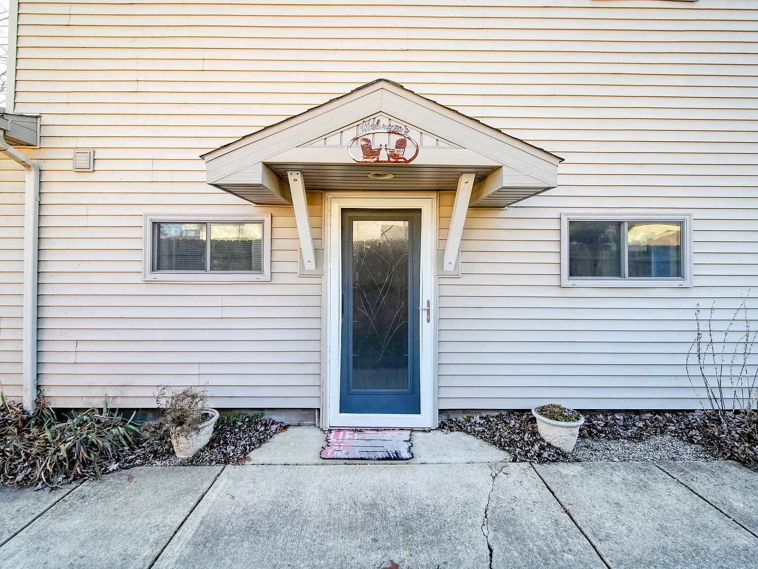504 N Olcott Lake Rd — Photo 1