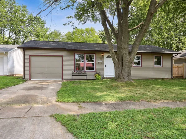 1008 Austin Dr, Urbana, IL 61802