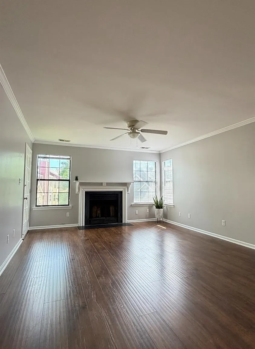 2 bed, 1.0 bath, 884 sqft, $2,250 — Photo 2