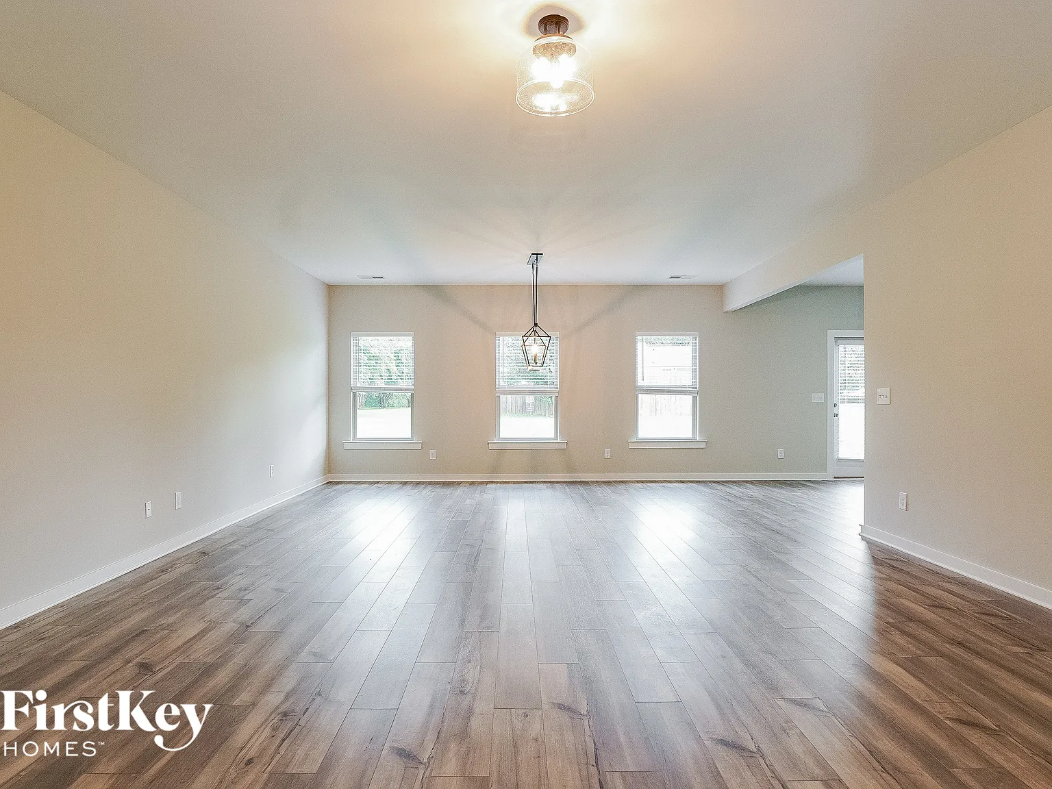 3 bed, 2.0 bath, 1801 sqft, $2,080 — Photo 2