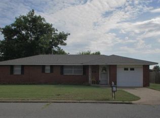 902 E Kee St, Weatherford, OK 73096