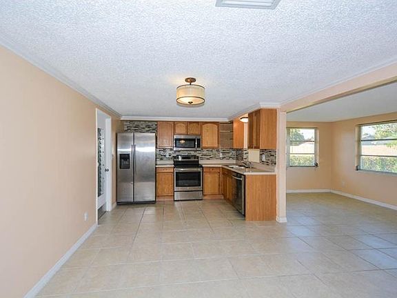 5th image of 3327 Jackson Dr