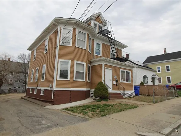 53 Cowden St, Central Falls, RI 02863