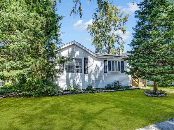 527 Linden St, Crete, IL 60417