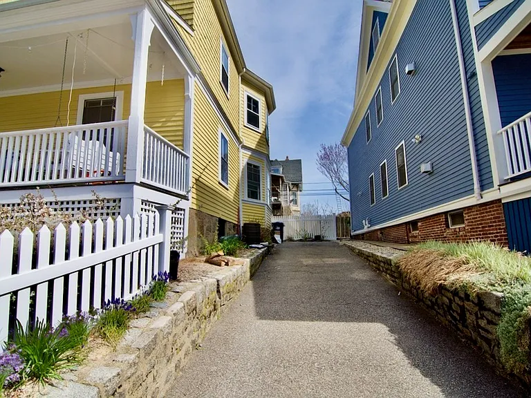 97 Sawyer Ave — Photo 34