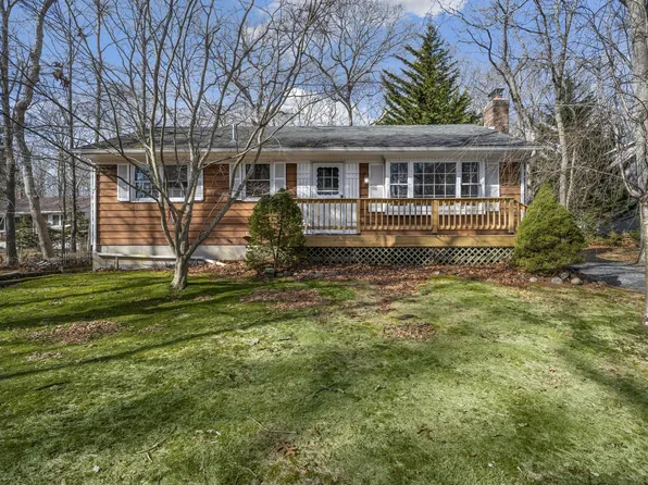 20 Crystal Beach Blvd, Moriches, NY 11955