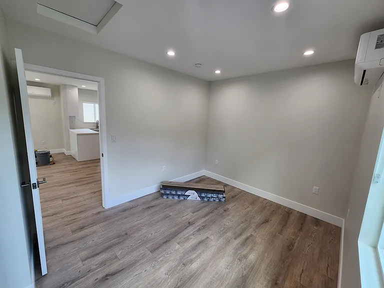 528 Amherst Dr — Photo 15