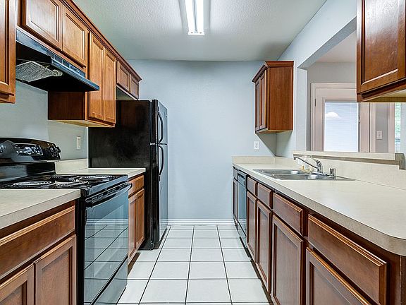 4th image of 2725 Avenue E
