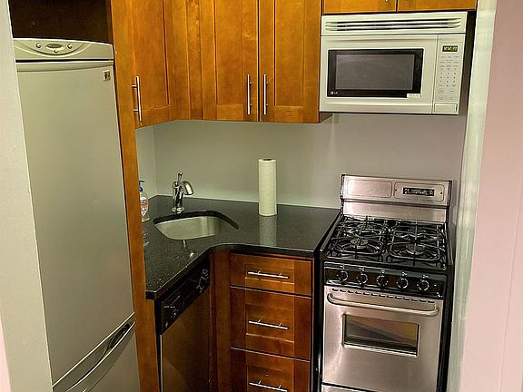 2nd image of 510 W End Ave APT 1