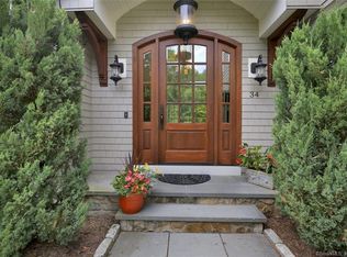 34 Little Fox Ln, Westport, CT 06880