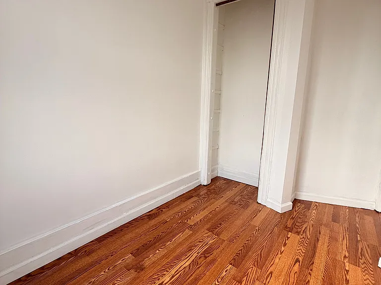 35 W 47th St — Photo 10