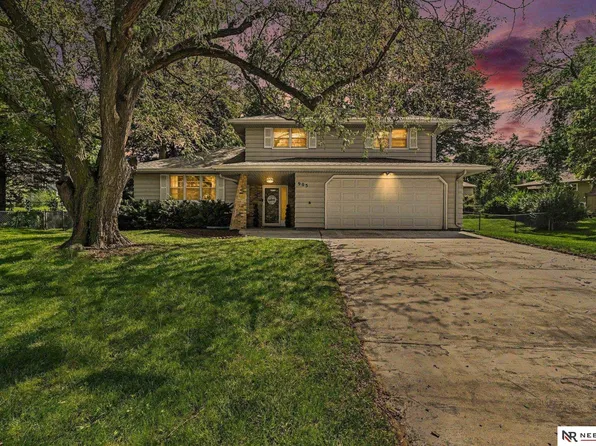 905 Sherman Cir, Papillion, NE 68046