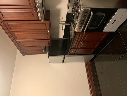 Rented by International Property Services LLC | media 10